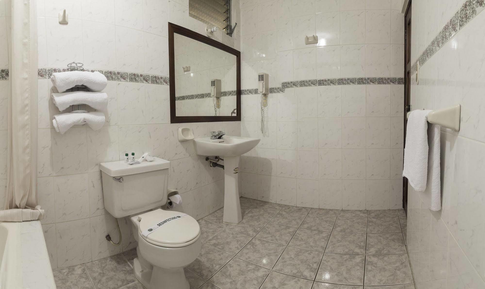 Hotel Libertador Loja Dış mekan fotoğraf