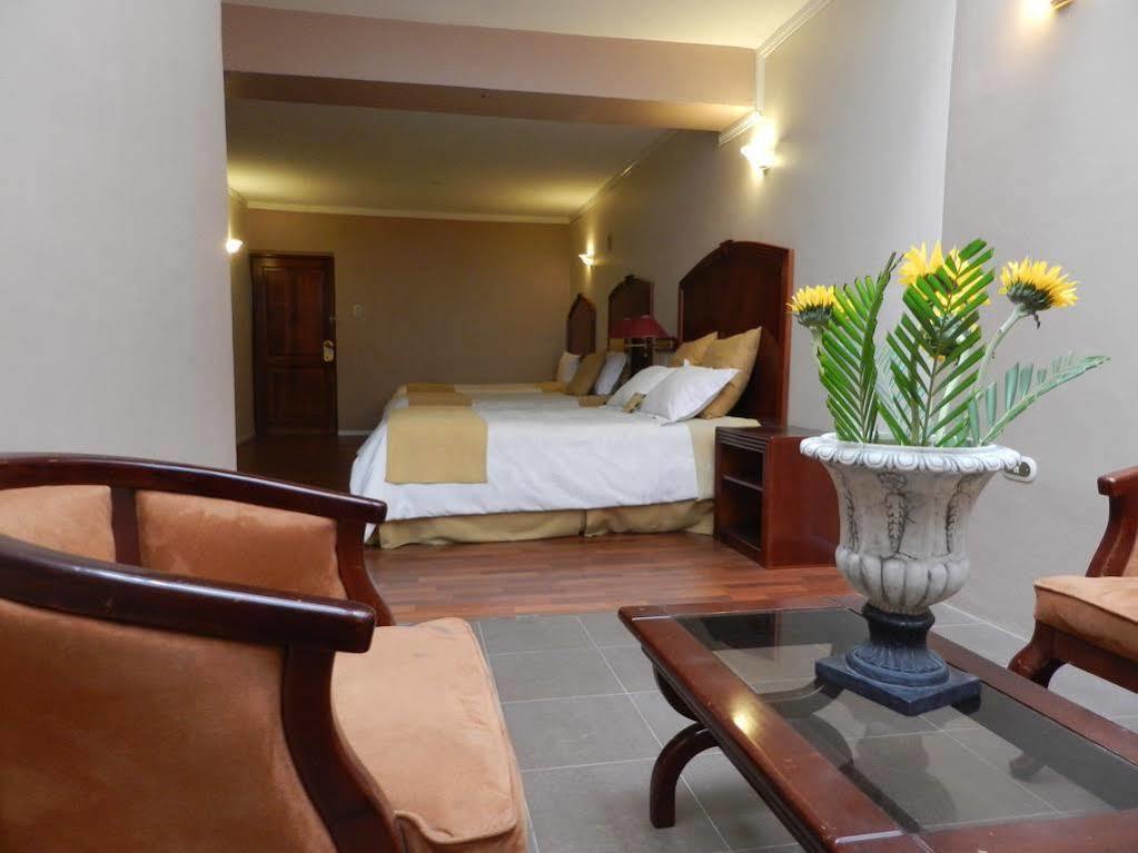 Hotel Libertador Loja Dış mekan fotoğraf